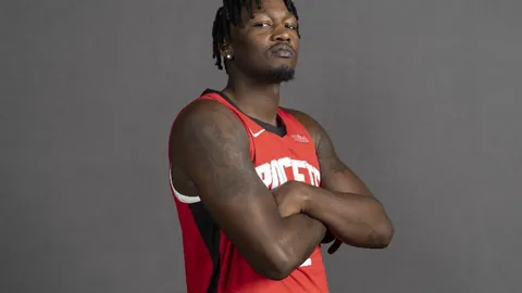 “勇士以134-125战胜灰熊，球员表现：两人获满分，四人达标，三人表现欠佳”